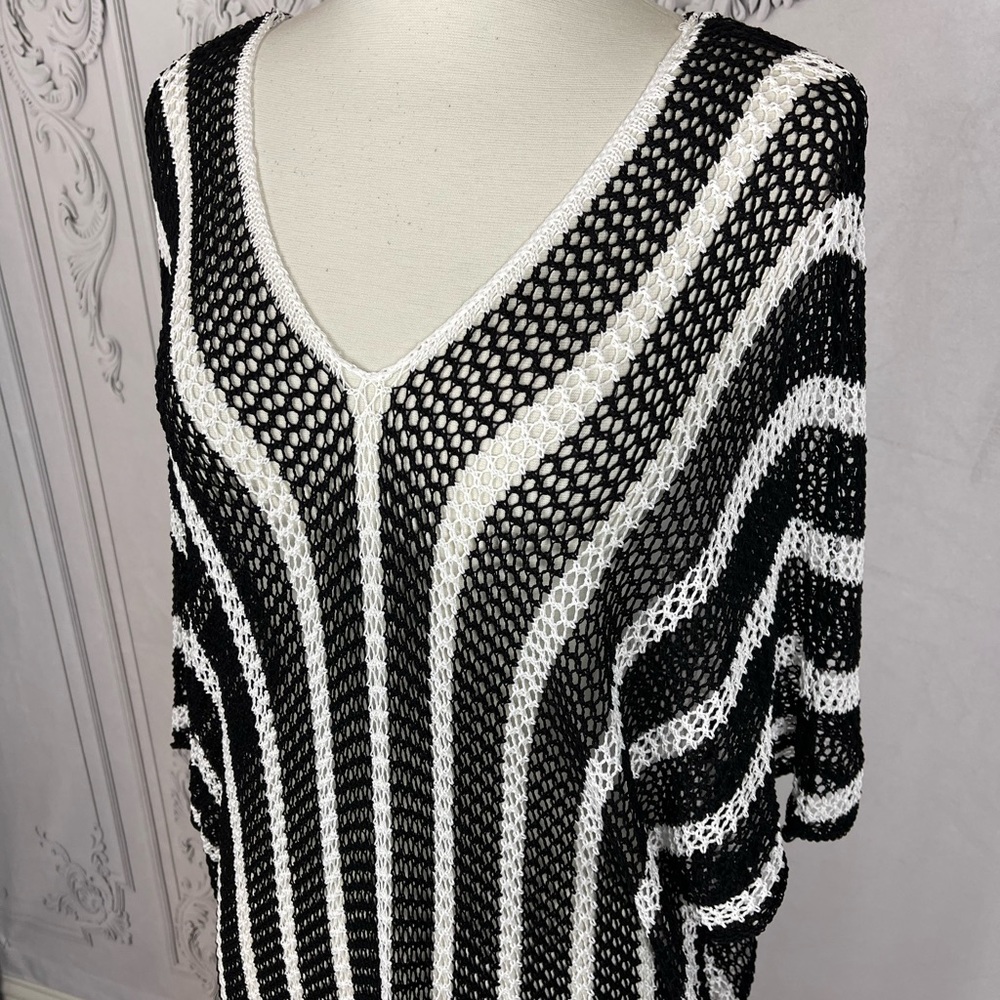 Classy Black and White Striped Plus Size Swimsuit Coverup - Picture 5 of 7